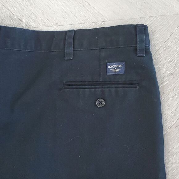 Dockers Golf 100% Cotton Men’s Navy Blue Shorts. Size 42 - Picture 5 of 6